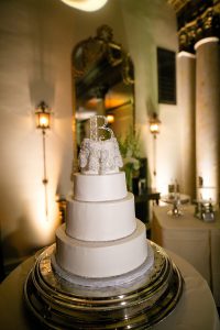 Glam White Wedding Cake | love 'n' labels www.lovenlabels.com